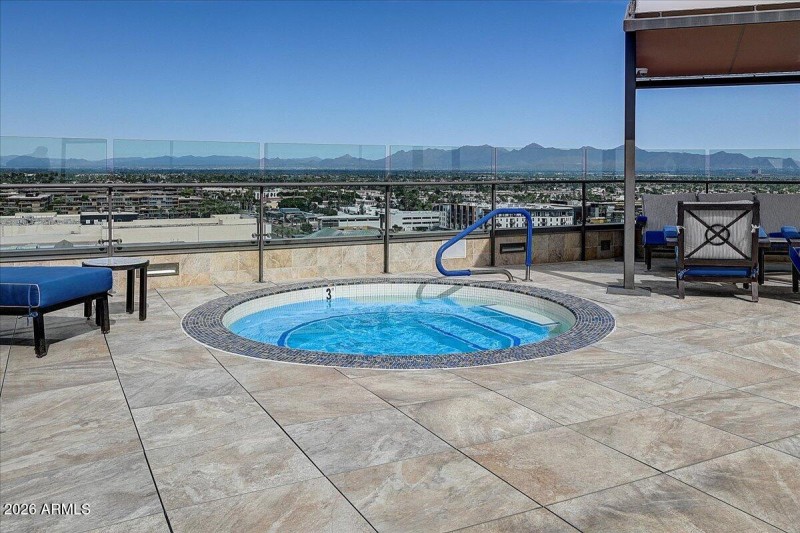 39-Roof Top Hot Tub - Copy (2)