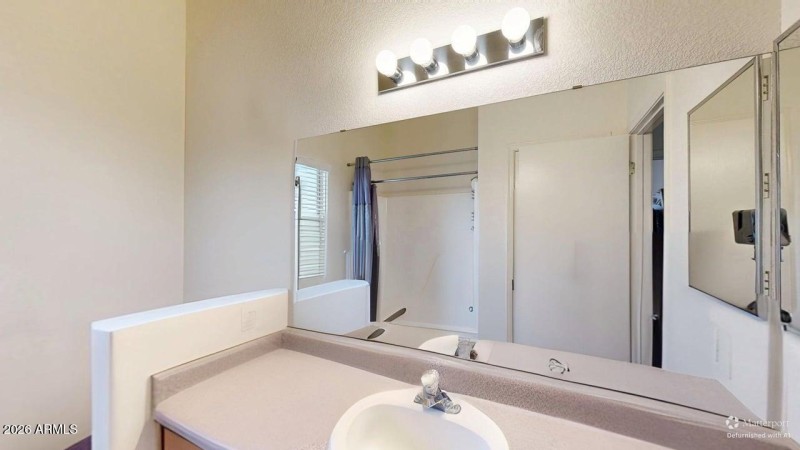 guest bath DEFURNISHED view 2