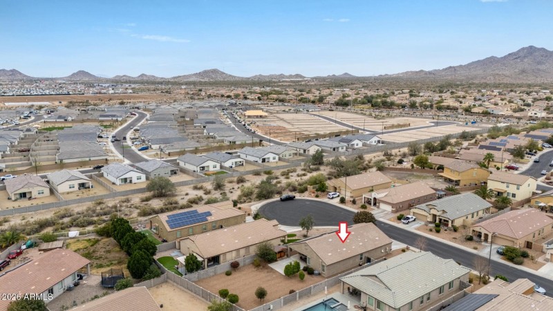 CUL DE SAC WITH WALKING PATH