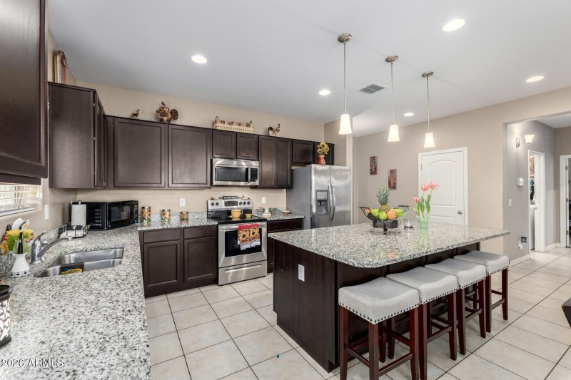 GRANITE ISLAND SEATING FOR 4