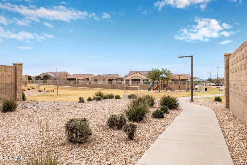 WAKING PATHS 1 DOOR DOWN IN CUL DE SAC