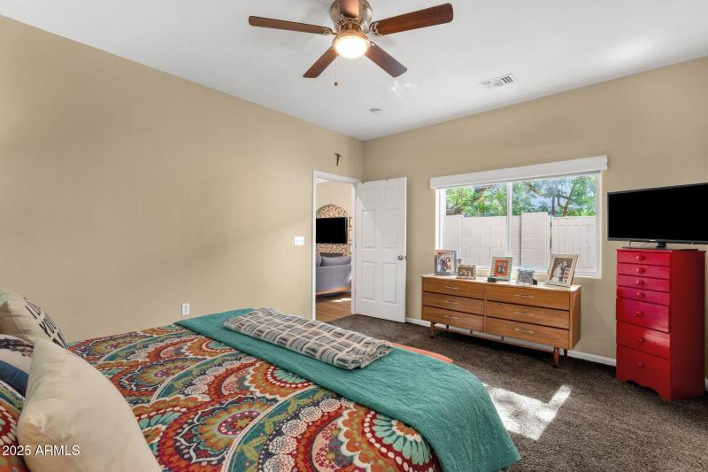 Downstairs En-Suite 3