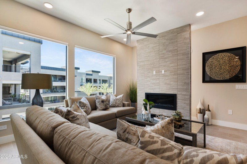 TheLuxeValentino5mb-00448