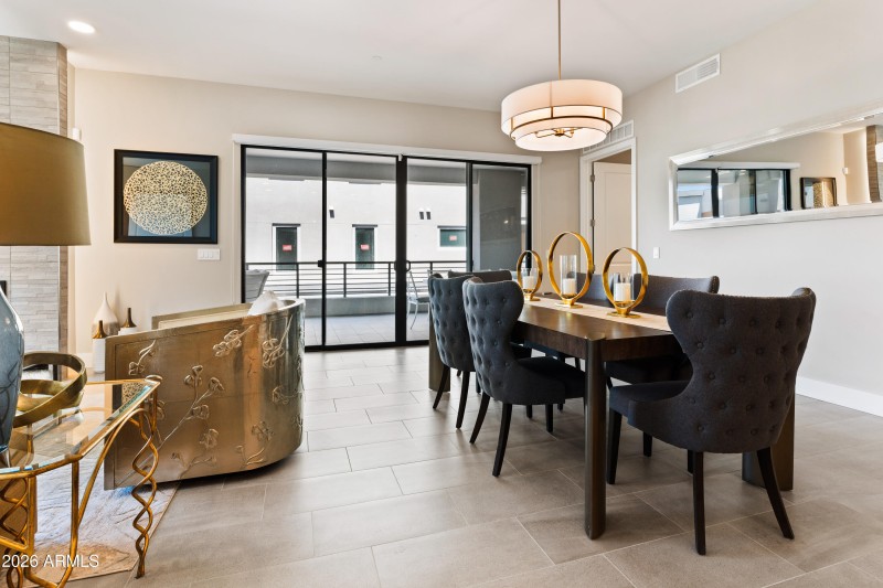 TheLuxeValentino5mb-00526