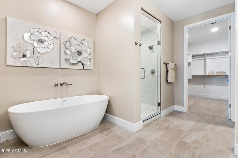 TheLuxeValentino5mb-00591