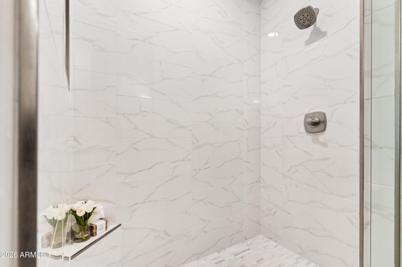 TheLuxeValentino5mb-00610