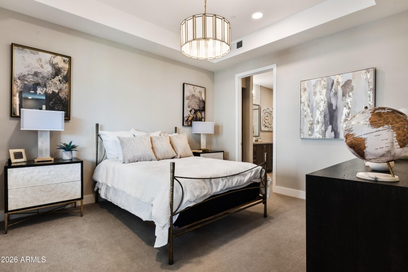 TheLuxeValentino5mb-00530