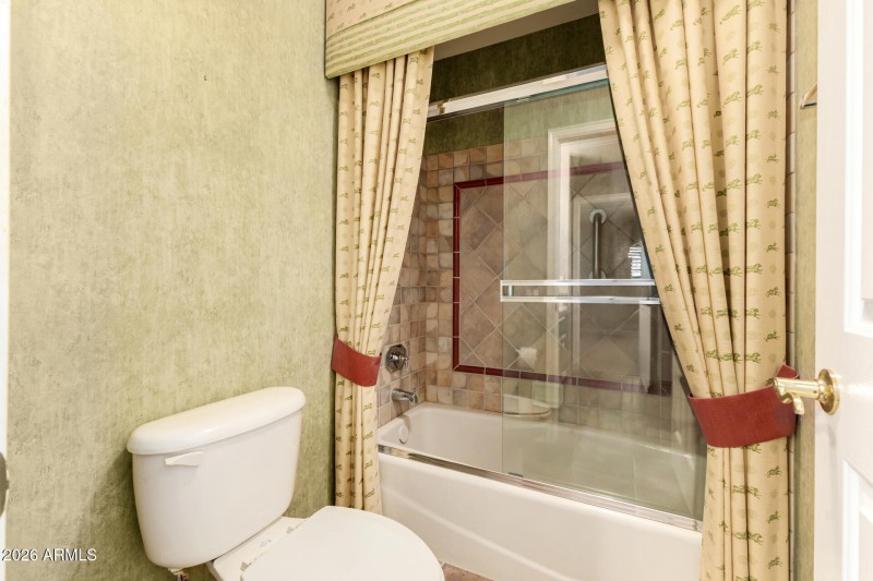 23 Guest Tub: Shower