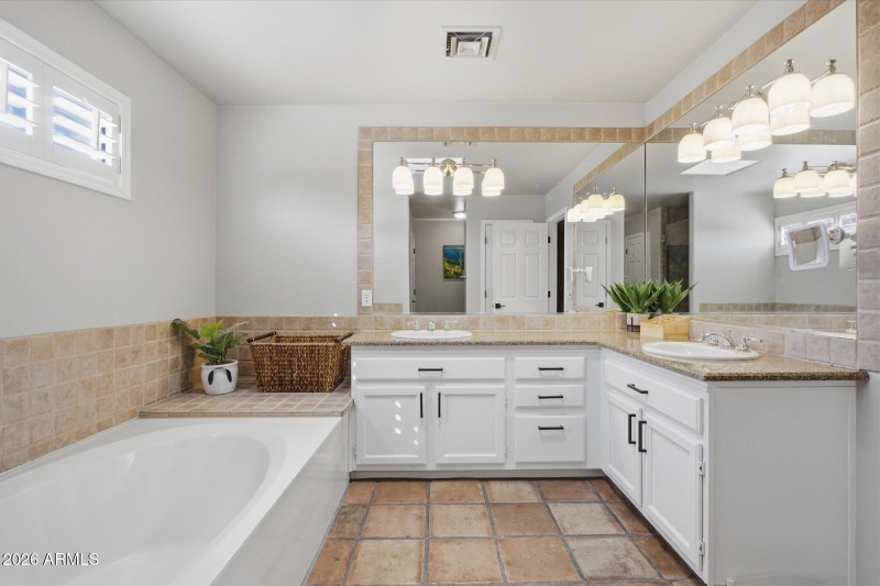 Upstairs Primary Suite