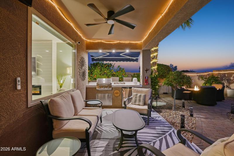 Outdoor Kitchen & Bar