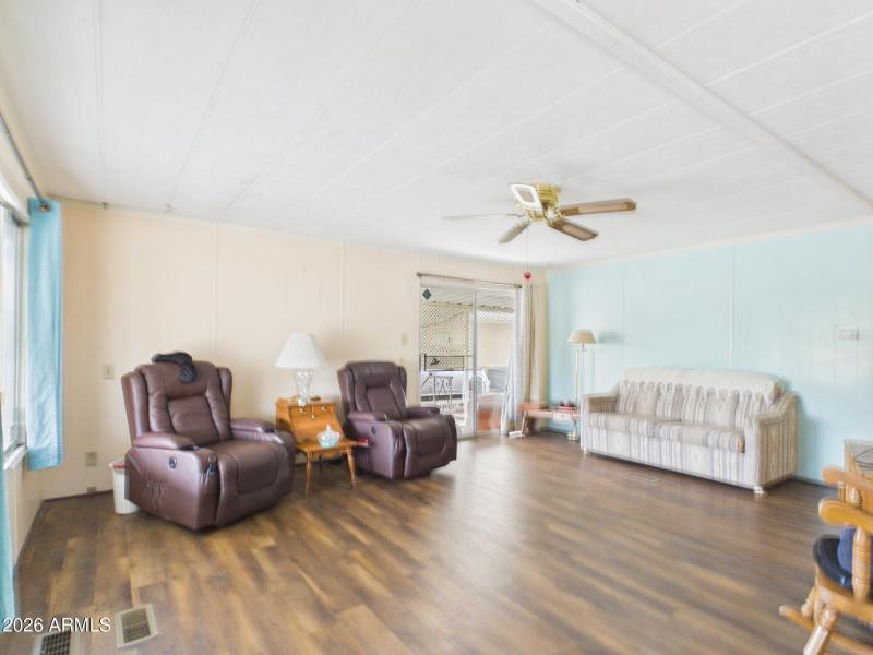 CAM03379G0-PR0179-STILL005