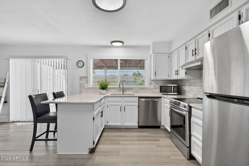 9-web-or-mls-16E Hopi Ave