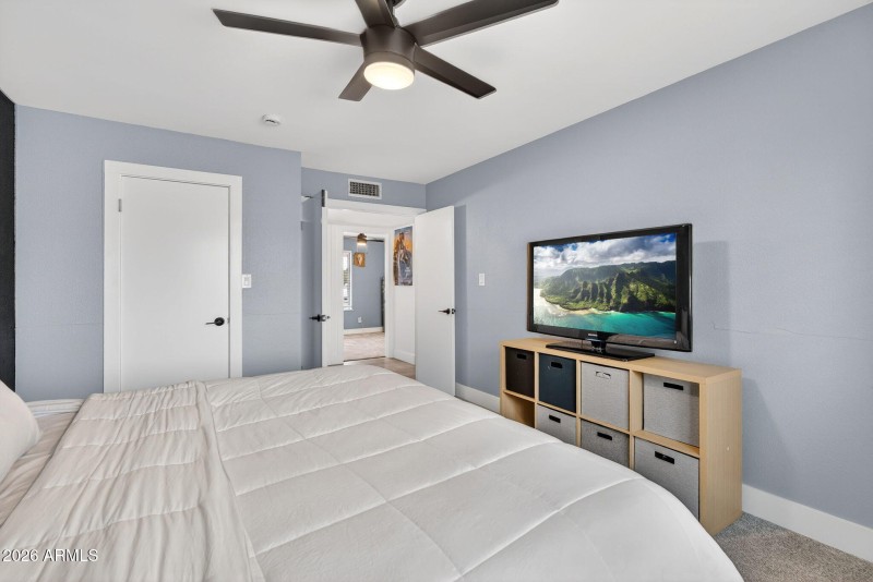 18-web-or-mls-11E Hopi Ave