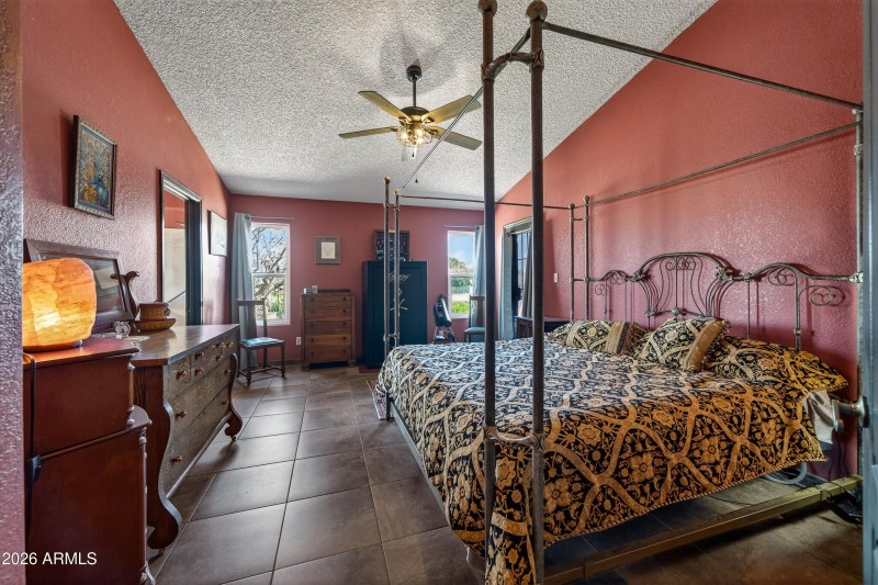 Interior - 4833 S Laguna Ave-12