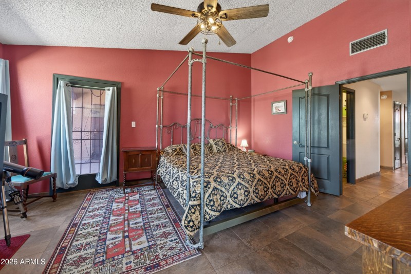 Interior - 4833 S Laguna Ave-13