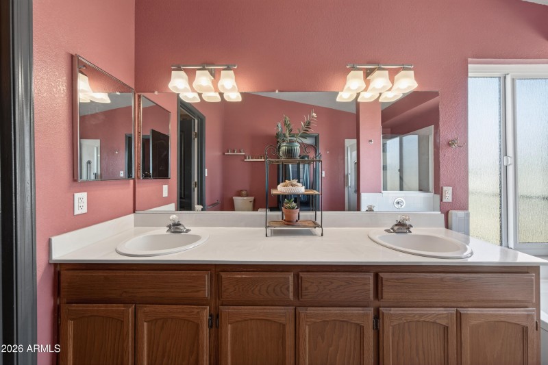 Interior - 4833 S Laguna Ave-16