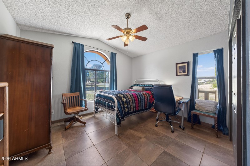 Interior - 4833 S Laguna Ave-21