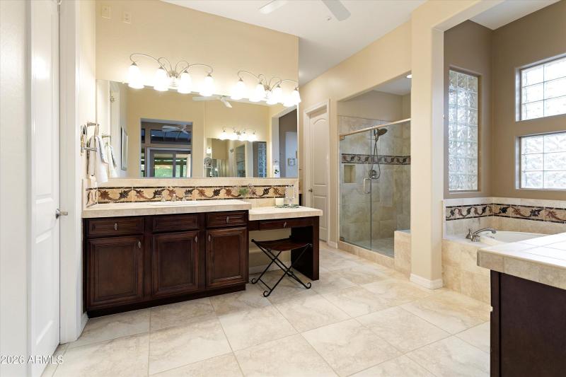 LUXURIOUS BATHROOM