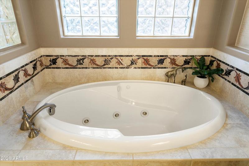 WHIRLPOOL BATHTUB
