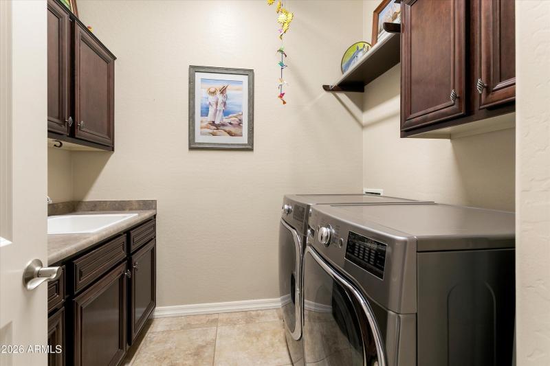 LAUNDRY ROOM WITH SINK
