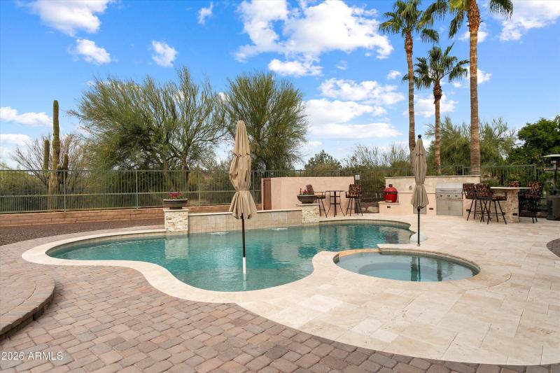 HEATED POOL & SPILLOVER SPA