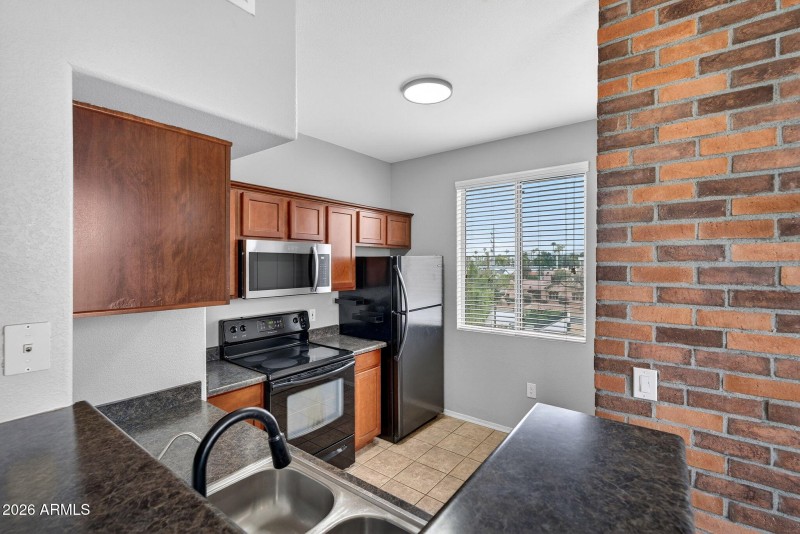 9-web-or-mls-27N 7th St 332