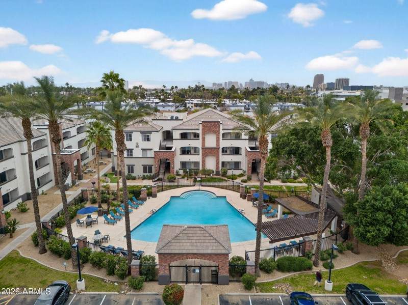 51-web-or-mls-11N 7th St 332