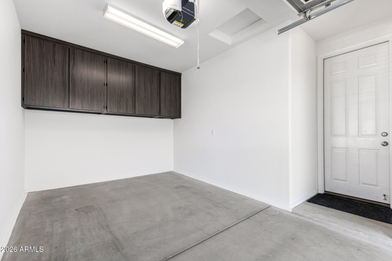 1 Car Garage Poinsettia