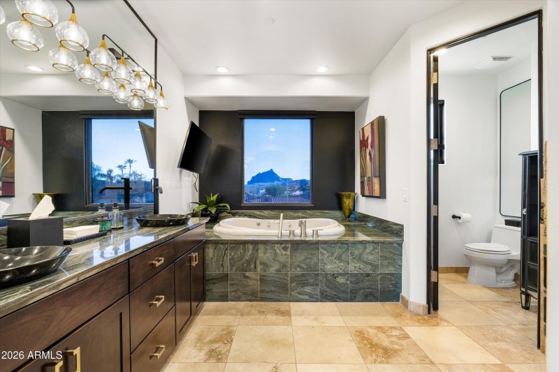 020_Primary Jetted Soaking Tub