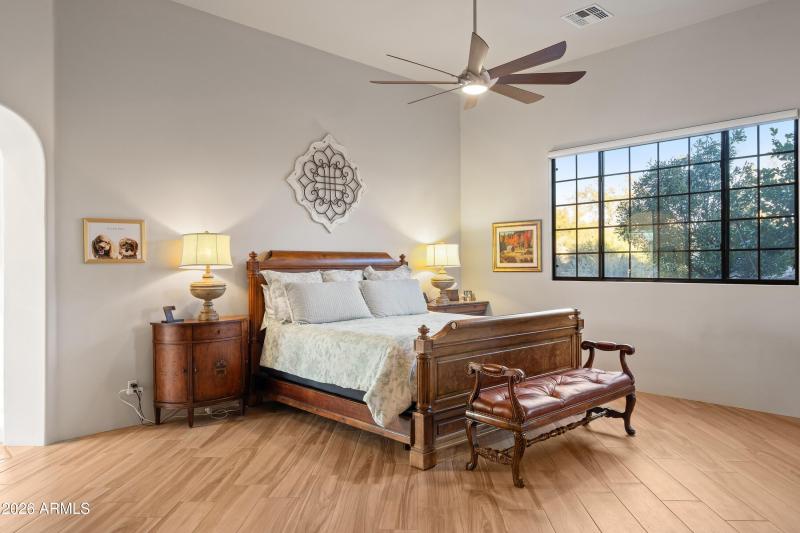 010_Spacious Primary Suite