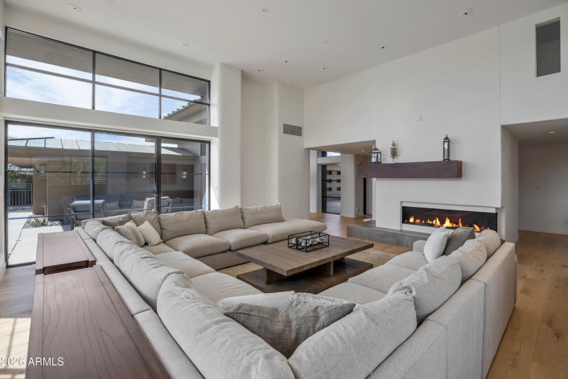 5-Living room with fireplac