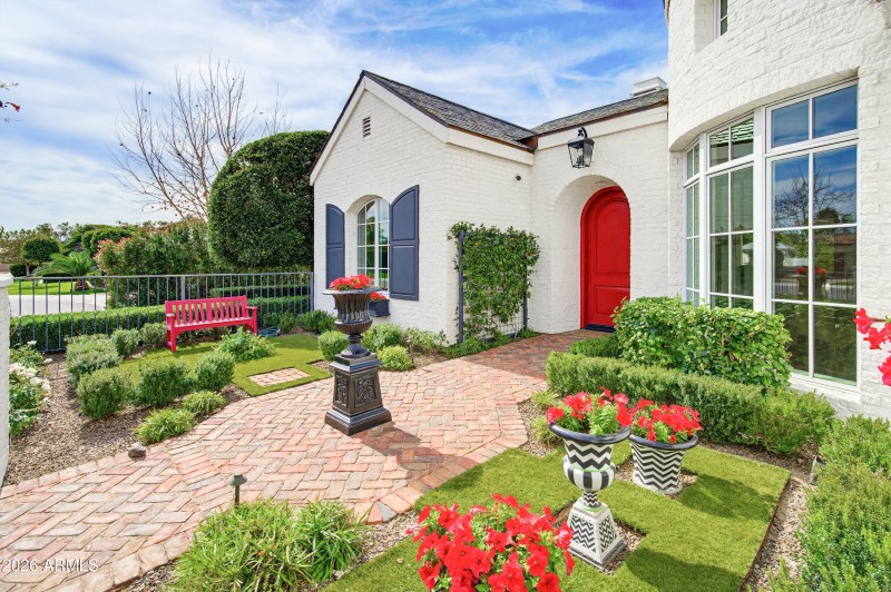 Front Exterior Courtyard
