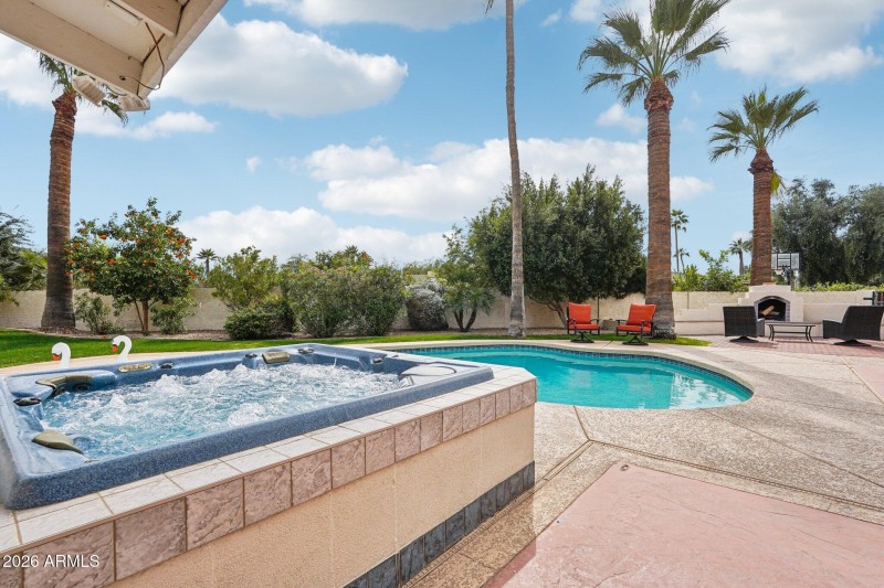 1-web-or-mls-E Estero Ln-S1402-008