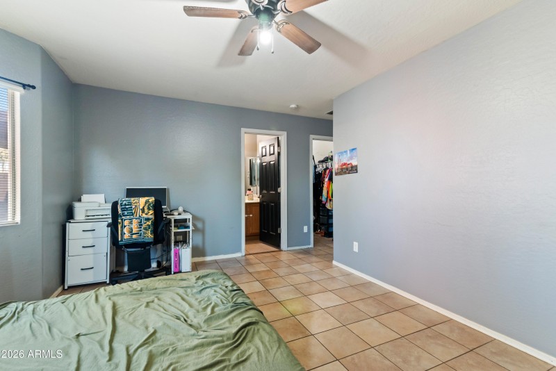 16_4984 e silverbell rd-16