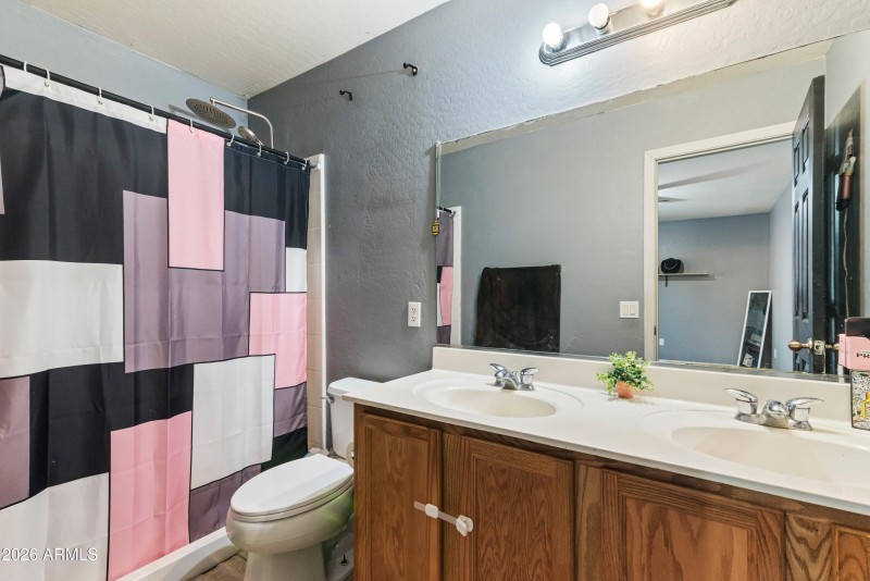 17_4984 e silverbell rd-17