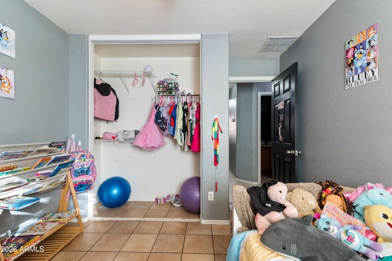 25_4984 e silverbell rd-25