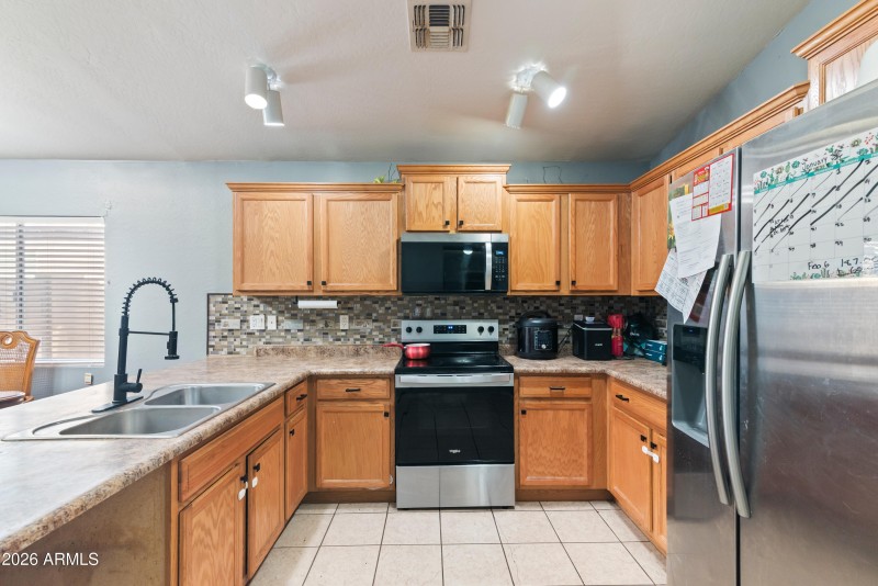 7_4984 e silverbell rd-7