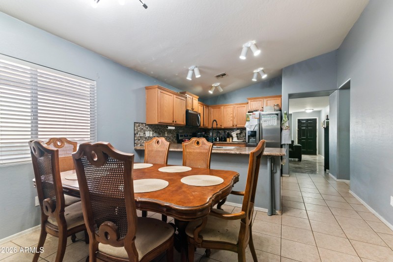 11_4984 e silverbell rd-11