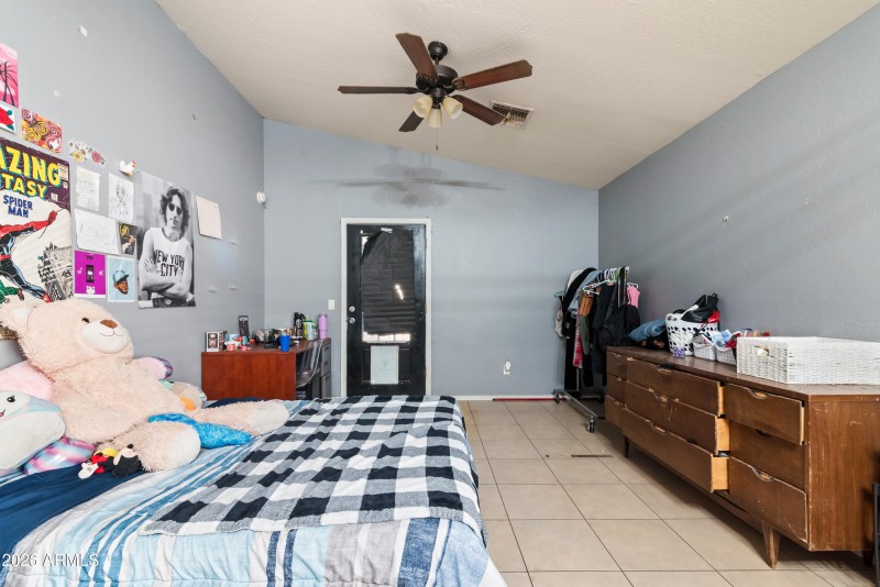 12_4984 e silverbell rd-12