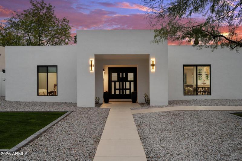 Front Entry Walkway w Covered Porch