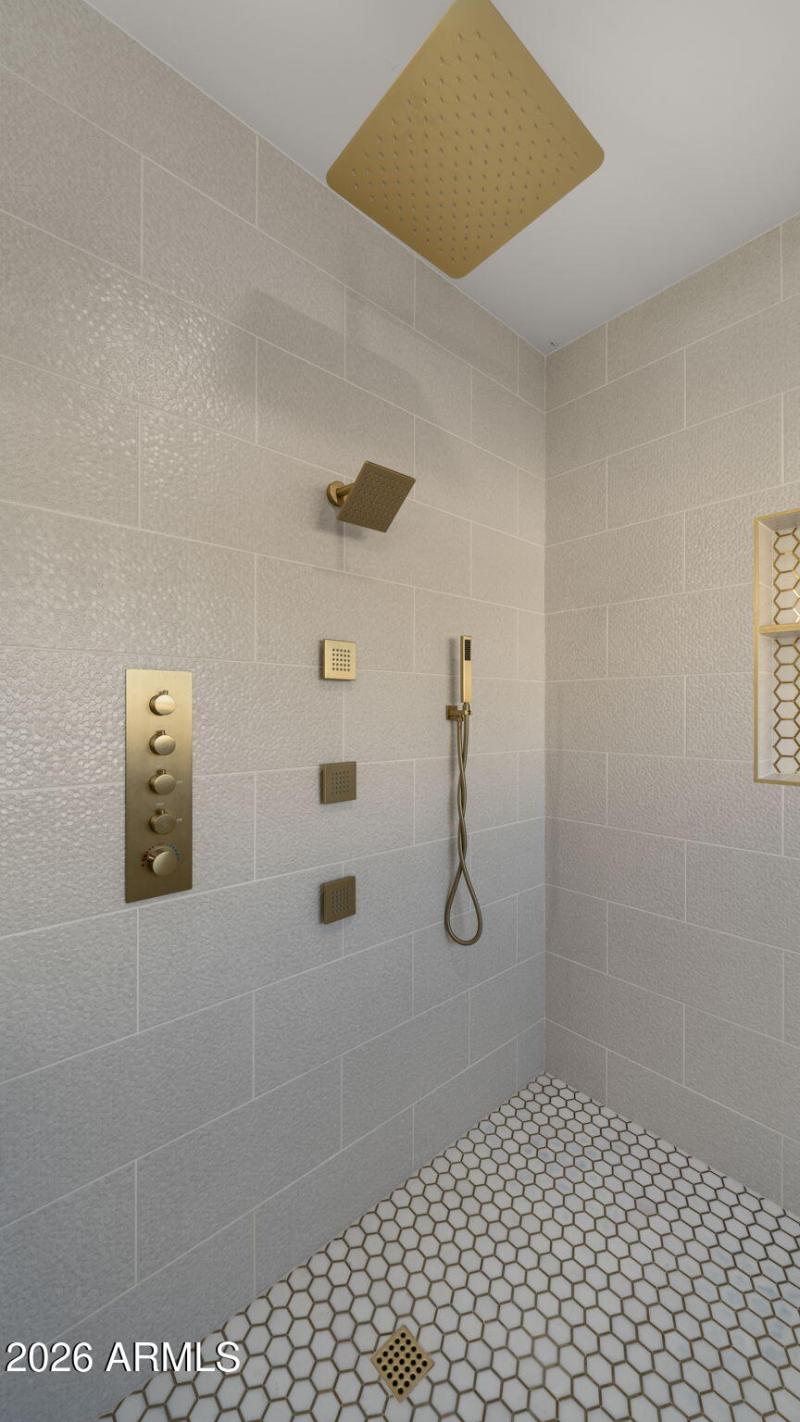 39-web-or-mls-Primary Bedroom7