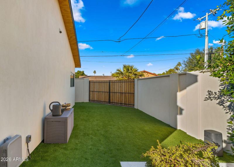 50-web-or-mls-Backyard1