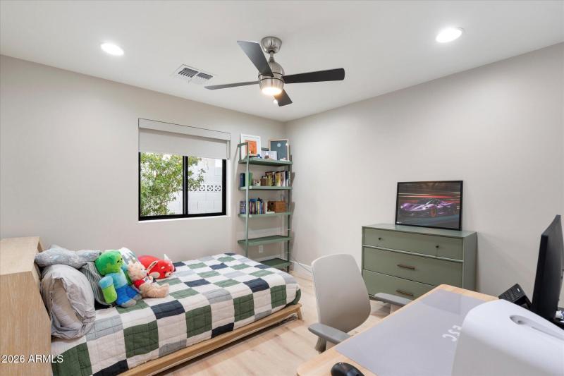 Bedroom w Abundant Light