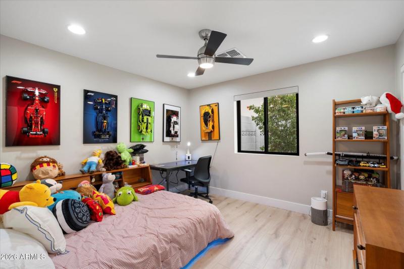 Bedroom w Abundant Light