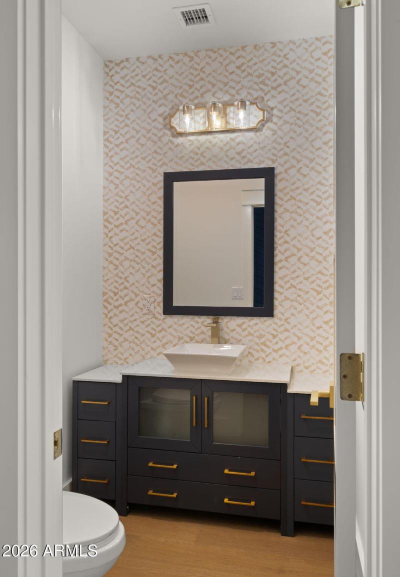 19-web-or-mls-Powder Room 2