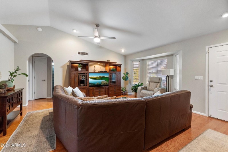 Open Living Area w Hardwood Floors