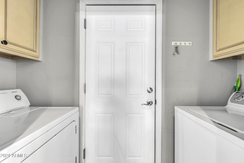 8889 E Meadow Hill Dr-27