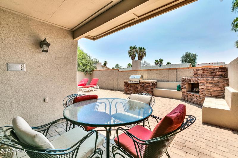 8889 E Meadow Hill Dr-36