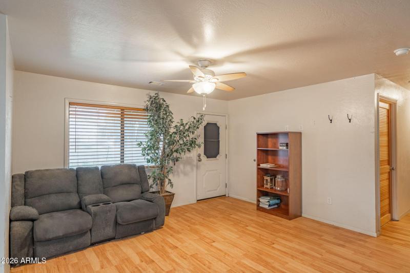 7-web-or-mls-263-s-11th-st