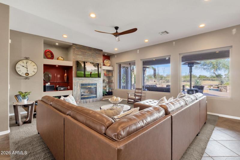 9-web-or-mls-4436-e-strawberry-dr